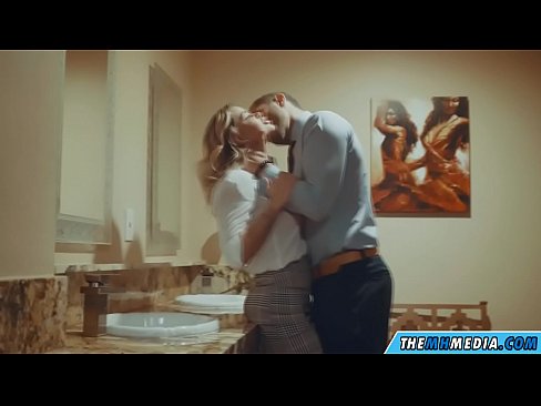 ❤️ Gava ku blondeyek busty we di nav hewşek gelemperî de dixapîne ❤ Vîdyoyê qijkî li porno ku.tubsexer-porn.ru ❌️❤